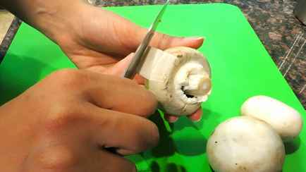 Что можно приготовить из грибных отходов? Вы удивитесь, но кожура от шампиньонов идеально подойдёт для этого