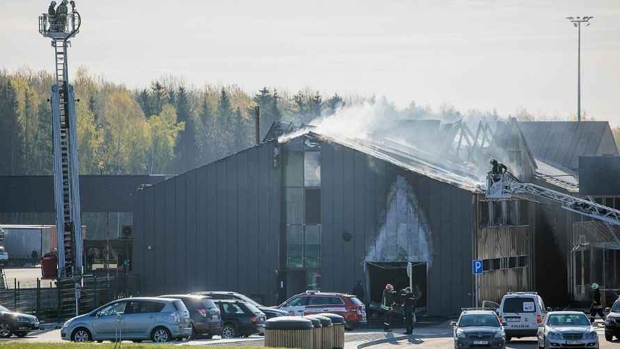 Сгоревший ангар: lrt.lt