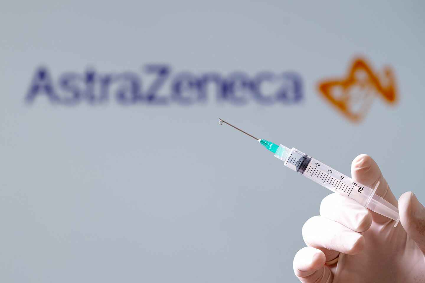 AstraZeneca признала, что её вакцина от COVID-19 может иметь смертельный побочный эффект