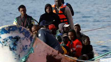 Европарламент разрешил депортировать нелегалов в третьи страны и «откупаться» от беженцев