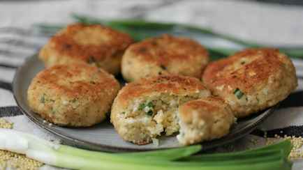 Замените фарш этим продуктом за 3 рубля. Как приготовить вкусные альтернативные котлеты?