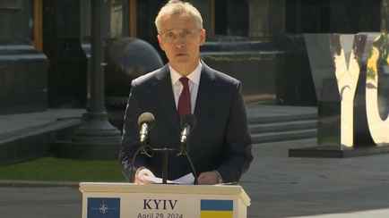 «Законное место Украины — в НАТО» — Столтенберг прилетел в Киев с неанонсированным визитом. Зачем?