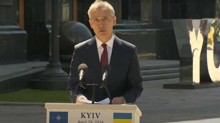 "Законное место Украины - в НАТО" - Столтенберг прилетел в Киев с неанонсированным визитом. Зачем?