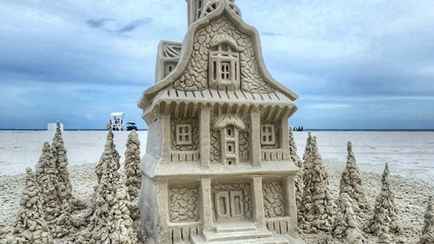 «А потом приходят цветы жизни» — Видео с домом из песка в TikTok собрало больше 2,3 млн просмотров