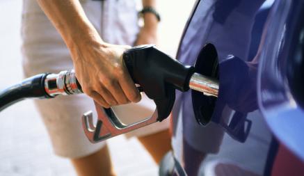 Как давление в шинах и кондиционер могут сэкономить топливо? Эти 7 советов от автоэксперта позволят заправляться реже