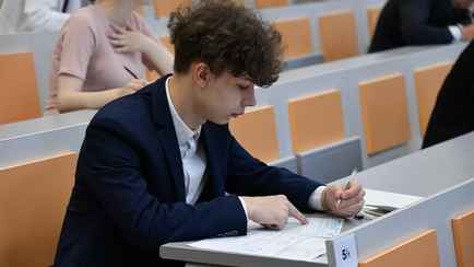 «Вовремя среагировали медики» — Замминистра образования рассказал, сколько школьников отправили домой со второго ЦЭ