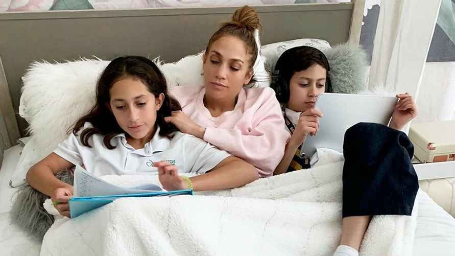 Дженифер Лопес с двойняшками