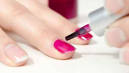 Что сделать, чтобы лак на ногтях держался дольше? Запомните эти важные правила