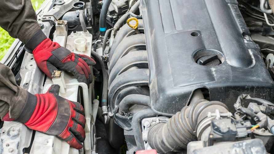 Такой способ сэкономить топливо приведет к еще большим тратам. Как не убить двигатель?