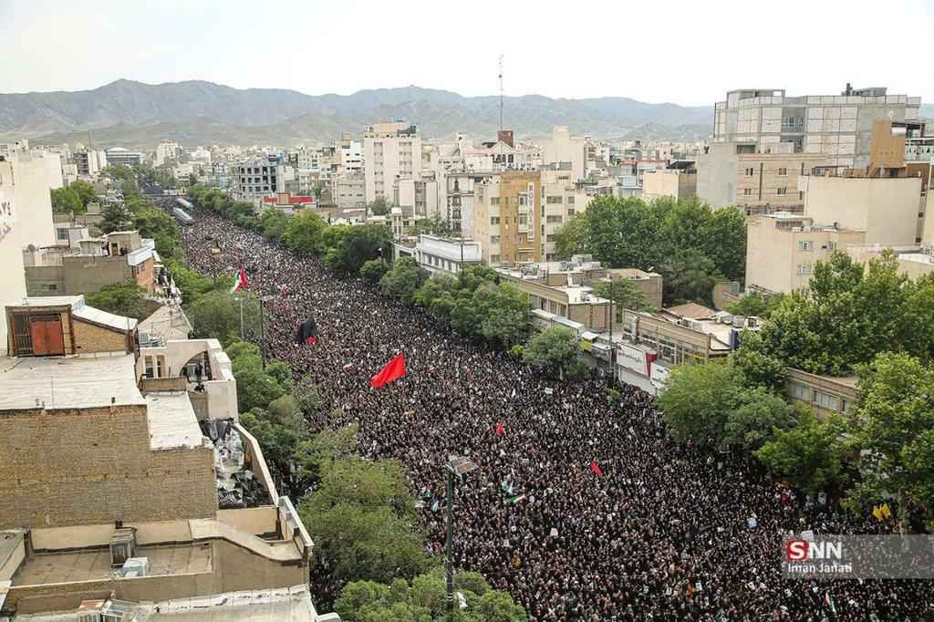 На похороны президента Ирана пришли миллионы людей