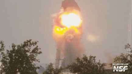 На заводе SpaceX произошел взрыв