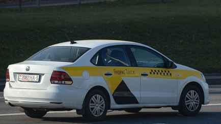 ГАИ Минска пообещала проверить, пристегиваются ли пассажиры такси. Когда могут выписать штраф в 200 рублей?