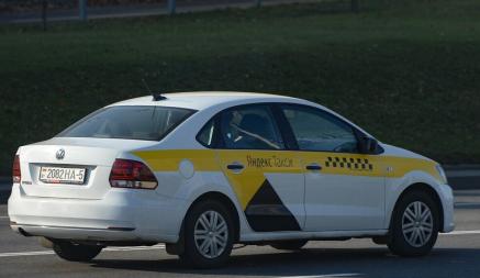ГАИ Минска пообещала проверить, пристегиваются ли пассажиры такси. Когда могут выписать штраф в 200 рублей?