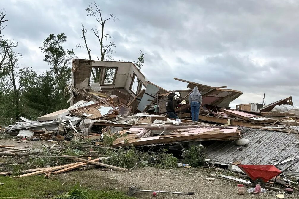 "Абсолютное безумие" — в США прошла серия разрушительных торнадо