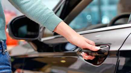 Что делать, если ключ от машины остался внутри? Этот способ может помочь решить проблему