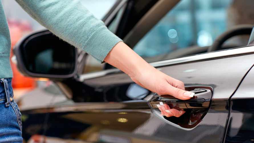 Что делать, если ключ от машины остался внутри? Этот способ может помочь решить проблему