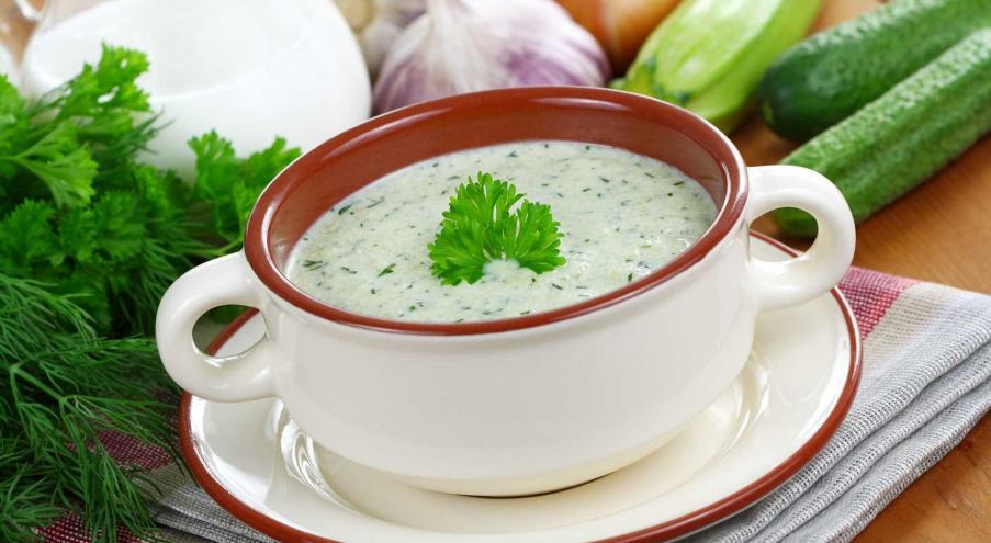 Холодный огуречный суп — отличный вариант для тех,