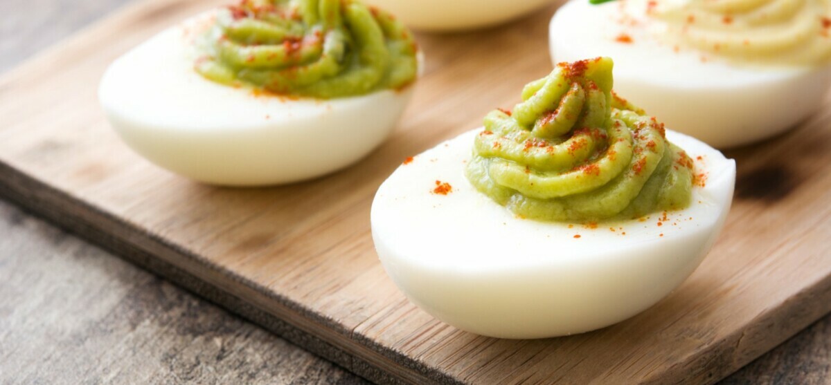Эти простые закуски удивят гостей на Пасху. Что понадобится, кроме яиц?