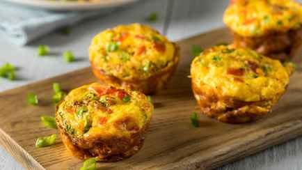 Это блюдо можно взять даже с собой. Как приготовить яичные маффины с ветчиной за 15 минут?