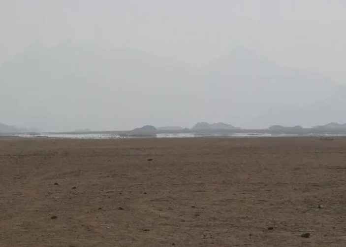 Нижний мираж в Аравийской пустыне