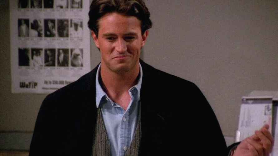 Мэттью Перри в роли Чендлера Бинга в популярном сериале "Друзья"