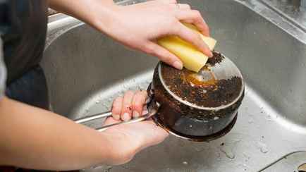 Как вернуть пригоревшей кастрюле первозданный вид? Эти 7 доступных средств справятся с любыми загрязнениями