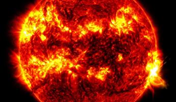 NASA показало момент самой сильной за 5 лет вспышки на Солнце