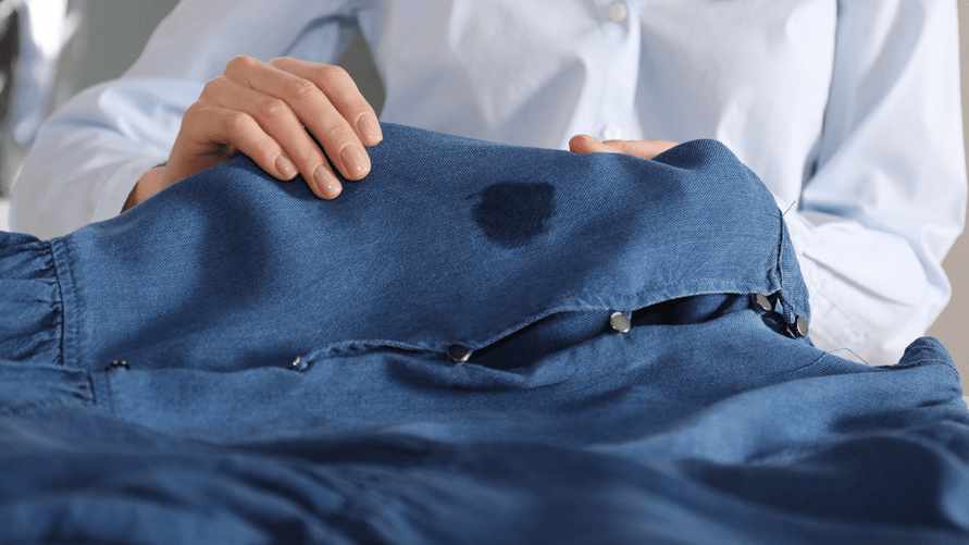 Эти 6 способов избавят одежду от жирных пятен. Как поможет сливочное масло?