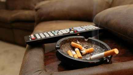 Как избавиться от запаха сигарет в квартире и одежде? Эти 5 способов помогут освежить воздух и вещи