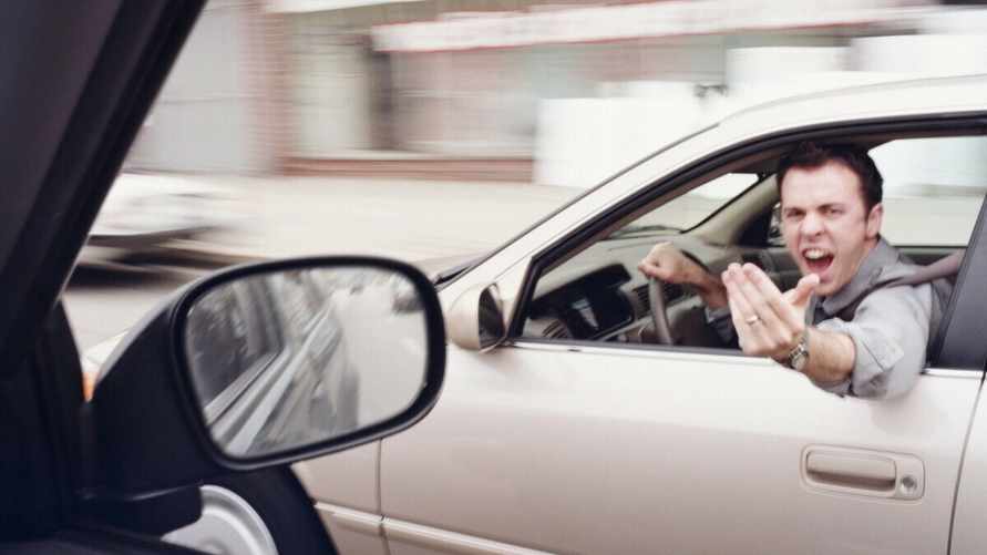 Эти 10 простых правил игнорируют многие водители. Как белорусам стать для всех на дорогах примером вежливости и безопасности?