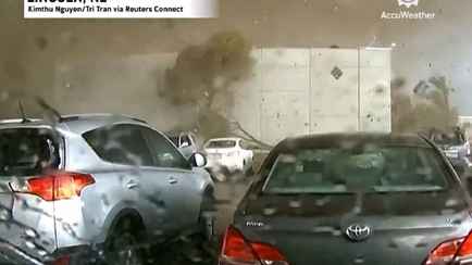 На видео попал момент разрушения завода торнадо. Сколько секунд потребовалось?