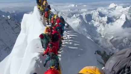 На Эвересте образовались очереди