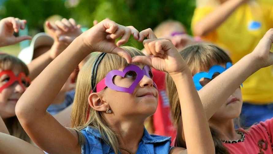 "Спрос растёт на глазах" — Сколько в 2024 году придётся заплатить за путёвки в детские лагеря Беларуси?