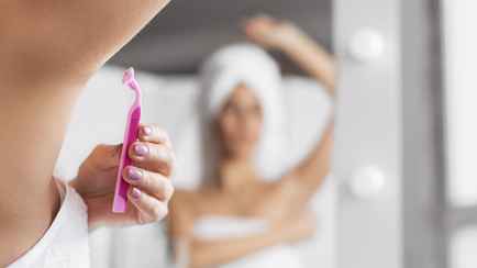 Как побрить подмышки, чтобы избежать раздражения? Одна деталь имеет решающее значение