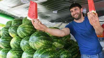 Где белорусам купить майские арбузы по 2,8 рубля? Сравнили цены на рынках и в магазинах