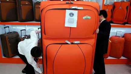 Эксперты назвали худший чемодан для перелётов. А почему важен правильный цвет?