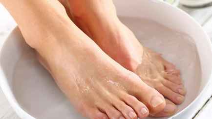 Окуните уставшие и опухшие ноги в один из этих растворов. Через сколько минут почувствуете облегчение?