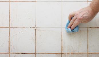 Как вернуть плитке в ванной первоначальный вид? Вам понадобятся всего три ингредиента