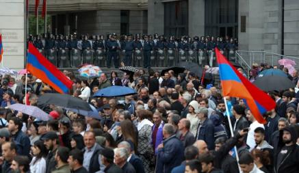 В Армении вспыхнули новые протесты с требованием отставки Пашиняна – за сутки более 226 задержанных