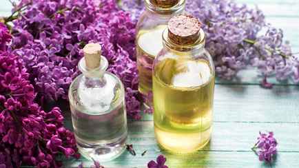 Нагрейте масло и залейте цветы сирени. Как использовать это средство через 2 дня?