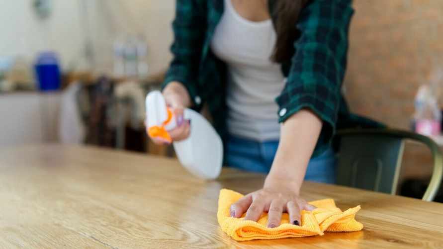 Сколько калорий можно сжечь во время уборки? Ответ может удивить