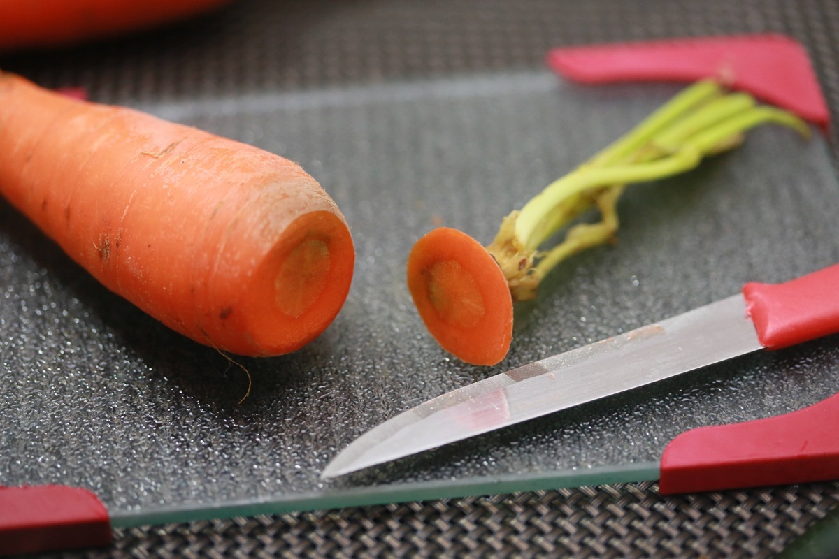 Нужно ли хранить фрукты и овощи в холодильнике в пакетах? Сделайте с яблоками, огурцами и морковью это