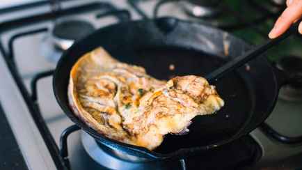 Что делать, если к сковороде начала прилипать еда? Понадобятся всего 3 натуральных ингредиента