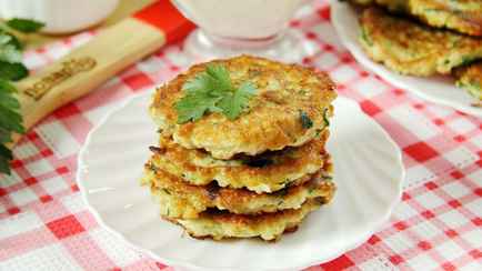 Этот рецепт оладий из кабачков без муки сделает блюдо пышнее и полезнее. Чем заменить популярный ингредиент?