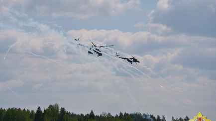 ВС Беларуси подняли в воздух вертолеты для «обороны» аэропорта Могилев. Что случилось?