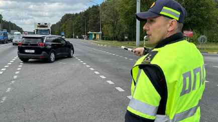 ГАИ решила на два часа перекрыть трассу М1 под Минском в разгар рабочего дня