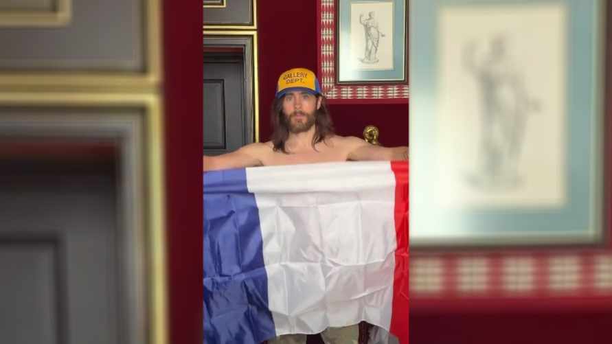 "Это вообще законно?" - 52-летний Джаред Лето начал завлекать фанаток голым торсом в TikTok