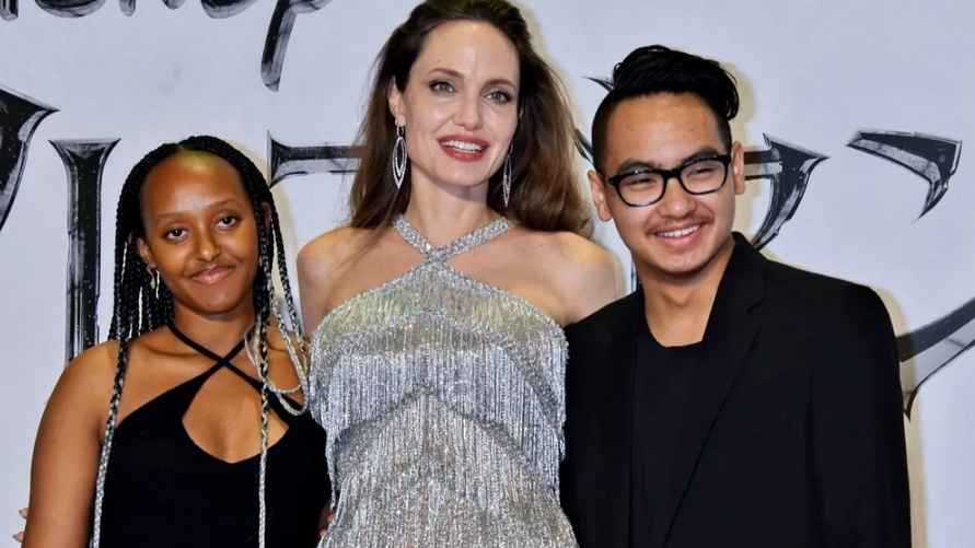 Джоли с приёмными детьми Захарой и Мэддоксом