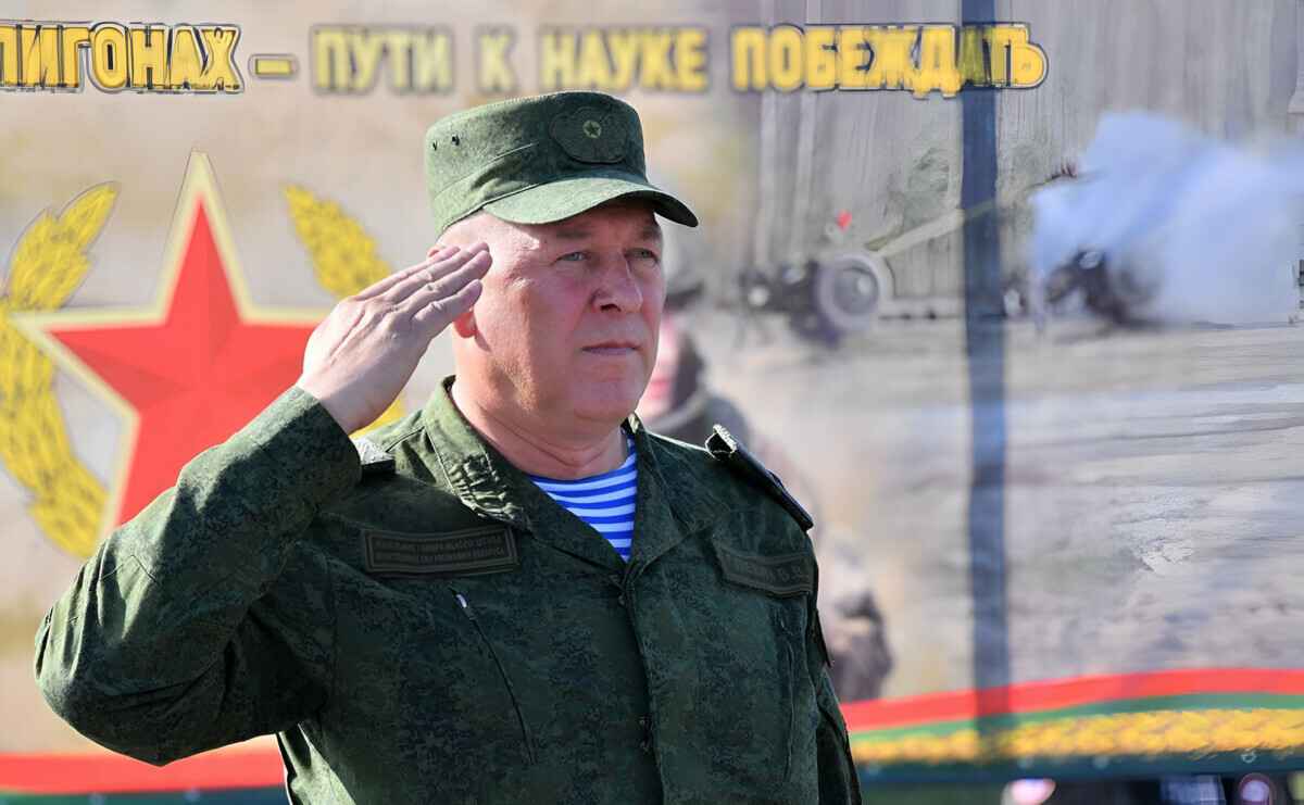 Лукашенко уволил Гулевича с должности начальника Генштаба Вооружённых сил Беларуси