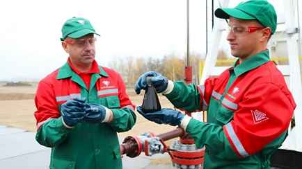 «Белоруснефть» позвала на работу. Что за «горящие» вакансии с зарплатой от 3500 рублей?